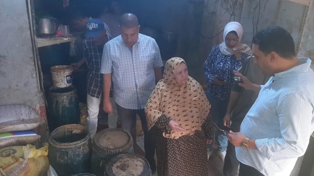 محافظ القليوبية يعلن الحرب على الغش.. ضبط 1200 لتر زيت و1.7 طن... محافظ القليوبية يعلن الحرب على الغش.. ضبط 1200 لتر زيت و1.7 طن طحينة داخل مصنع غير مرخص