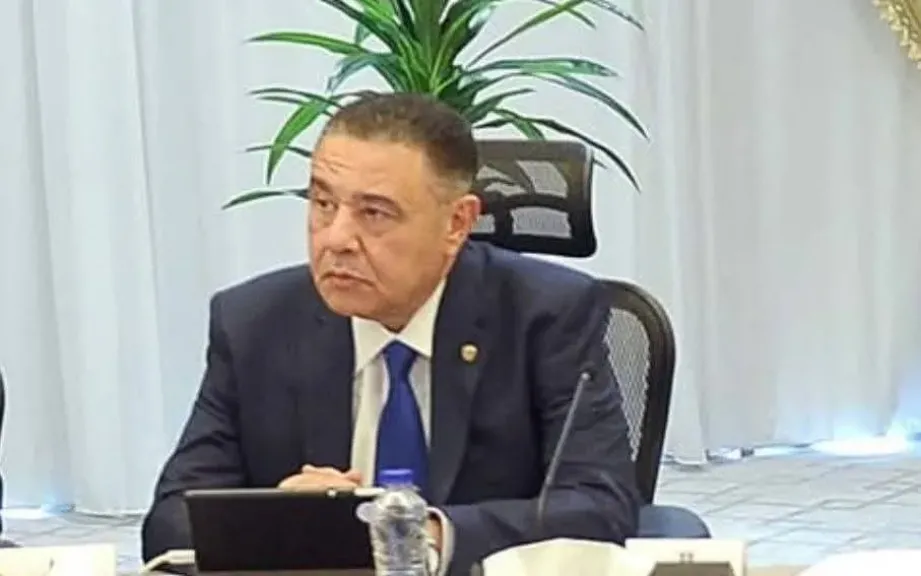 محافظ البحر الأحمر يشيد بجهود اللجنة الطبية العليا والاستغاثات محافظ البحر الأحمر يشيد بجهود اللجنة الطبية العليا والاستغاثات