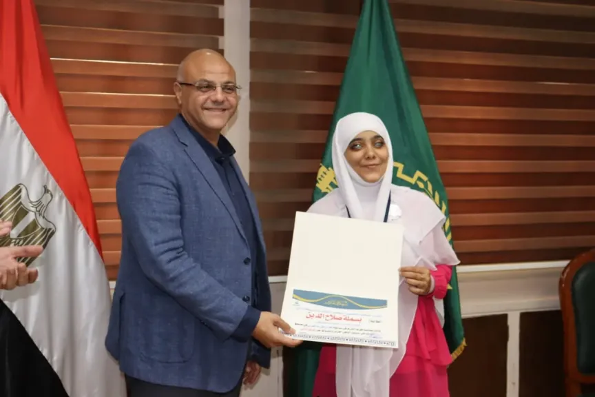 محافظ القليوبية يكرم ”بسملة وتغريد” بعد فوزهما في ”تحدي القراءة العربي” محافظ القليوبية يكرم ”بسملة وتغريد” بعد فوزهما في ”تحدي القراءة العربي”