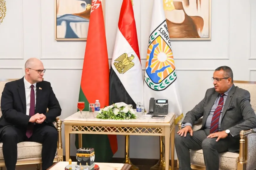 محافظ جنوب سيناء يبحث مع السفير البيلاروسي آليات تنشيط السياحة وتفعيل التعاون بين شرم الشيخ ومينسك