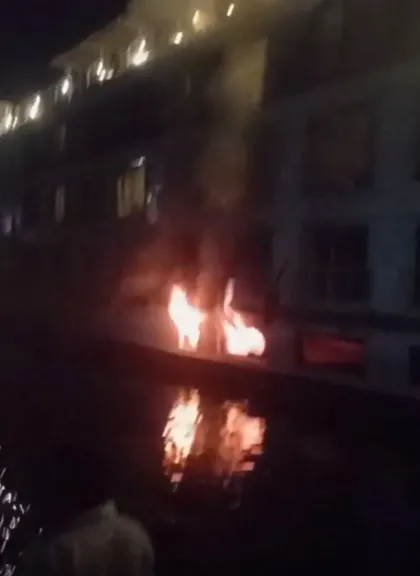 220 راكب بداخلها.. الدفع ب6 سيارات إسعاف ولانشين لإنقاذ ركاب السفينة السياحية... 220 راكب بداخلها.. الدفع ب6 سيارات إسعاف ولانشين لإنقاذ ركاب السفينة السياحية المشتعلة بالأقصر