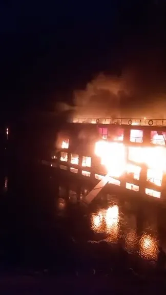 3 مصابين بينهم ضابط.. ننشر أسماء والحالة الصحية لمصابي السفينة السياحية المشتعلة... 3 مصابين بينهم ضابط.. ننشر أسماء والحالة الصحية لمصابي السفينة السياحية المشتعلة في الأقصر