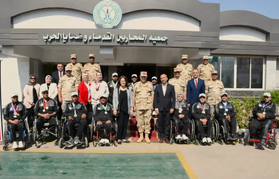 وفد جامعة عين شمس في زيارة لجمعية المحاربين القدماء وفد جامعة عين شمس في زيارة لجمعية المحاربين القدماء