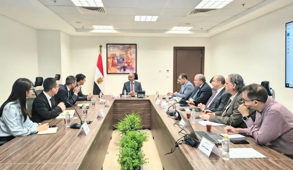 نائب وزير الإسكان يبحث أوجه التعاون مع شركة صينية في مجال تحلية... نائب وزير الإسكان يبحث أوجه التعاون مع شركة صينية في مجال تحلية المياه