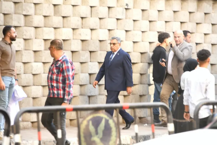 محافظ الدقهلية يتابع ميدانيًا انتظام العمل بمحطات السرفيس بشارع جيهان والمستشفى العام... محافظ الدقهلية يتابع ميدانيًا انتظام العمل بمحطات السرفيس بشارع جيهان والمستشفى العام بالمنصورة