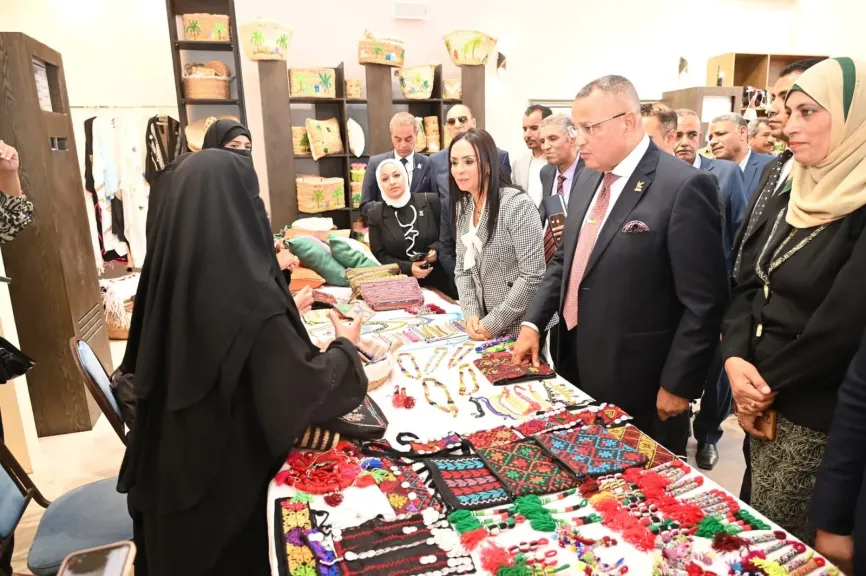 وزيرة التضامن الاجتماعي ومحافظ جنوب سيناء يتفقدان القرية التراثية بمدينة شرم الشيخ وزيرة التضامن الاجتماعي ومحافظ جنوب سيناء يتفقدان القرية التراثية بمدينة شرم الشيخ