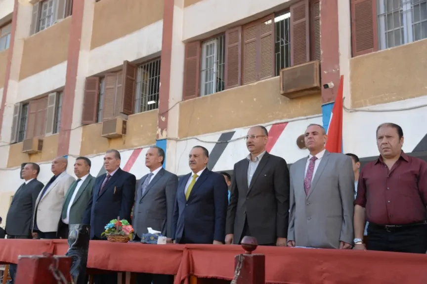 محافظ أسيوط يشارك طلاب ”ناصر الثانوية العسكرية” فعاليات الإذاعة الموحدة بعدة لغات... محافظ أسيوط يشارك طلاب ”ناصر الثانوية العسكرية” فعاليات الإذاعة الموحدة بعدة لغات احتفالًا باقتراب افتتاح المتحف المصري الكبير