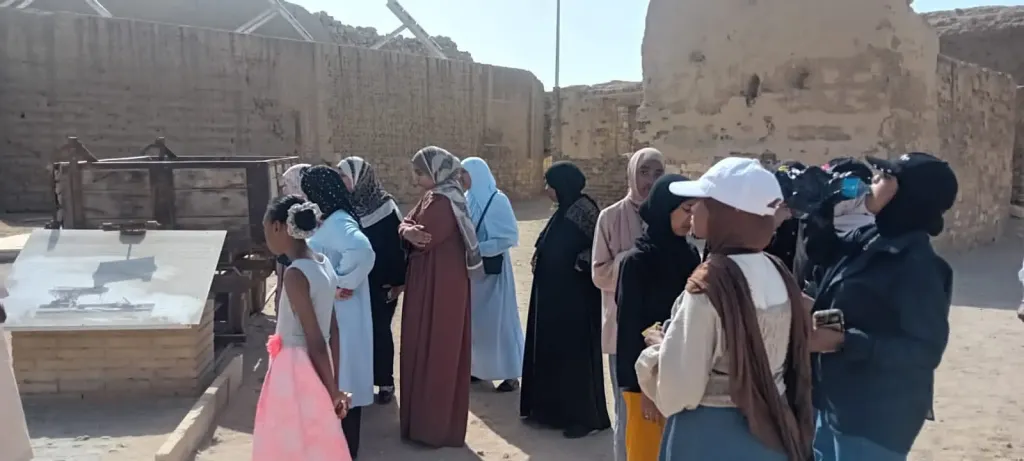 رحلة تثقيفية إلى الطابية بالقصير لتعزيز الوعي الأثري والتاريخ ضمن خطة نادى التثقيف والمجتمع