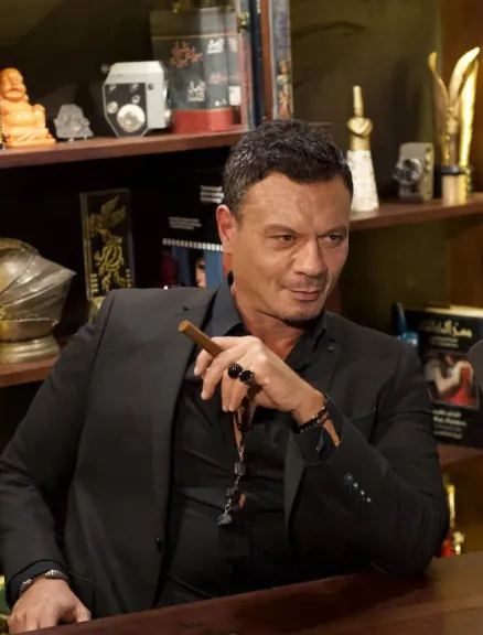 ”من ينجب طفلًا يرتكب خطيئة كبرى”.. عباس أبو الحسن يثير الجدل بتصريحات صادمة عن الإنجاب