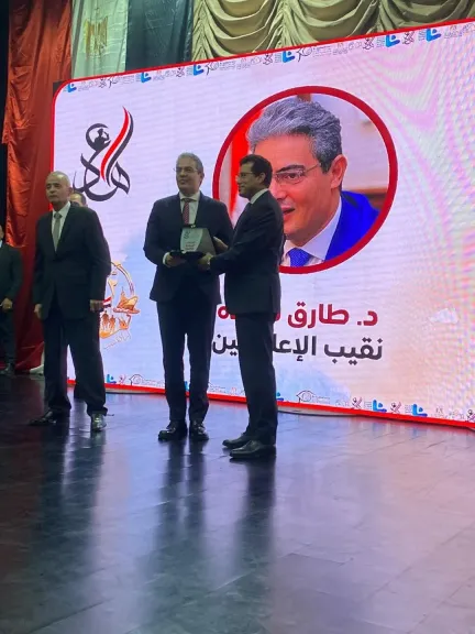 تقديرا لدوره البارز في معركة الوعي..  وزارة الشباب والرياضة تُكرم نقيب... تقديرا لدوره البارز في معركة الوعي..  وزارة الشباب والرياضة تُكرم نقيب الإعلاميين دكتور طارق سعده