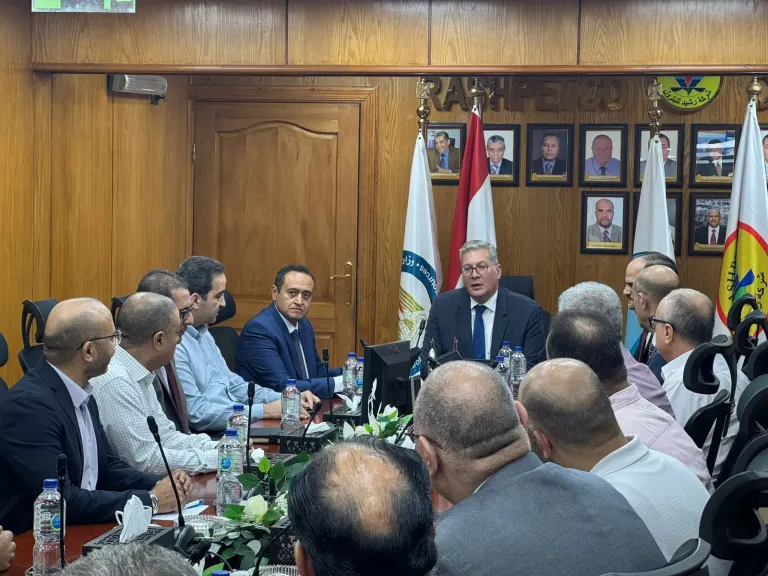 وزير البترول في زيارة مفاجئة لشركة رشيد للبترول لمتابعة مشروعات الغاز بالدلتا... وزير البترول في زيارة مفاجئة لشركة رشيد للبترول لمتابعة مشروعات الغاز بالدلتا العميق