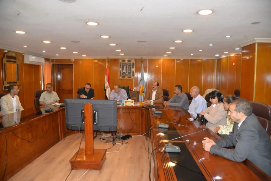 محافظ أسيوط يجري مقابلات لاختيار رؤساء قرى جدد لتمكين الشباب والمرأة لتحقيق... محافظ أسيوط يجري مقابلات لاختيار رؤساء قرى جدد لتمكين الشباب والمرأة لتحقيق التنمية المستدامة