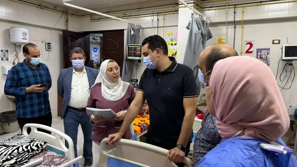 وكيل مديرية الصحة بالبحيرة يتفقد مستشفى المحمودية ويوجه بصرف مكافأة لرئيسة ومشرفة... وكيل مديرية الصحة بالبحيرة يتفقد مستشفى المحمودية ويوجه بصرف مكافأة لرئيسة ومشرفة التمريض