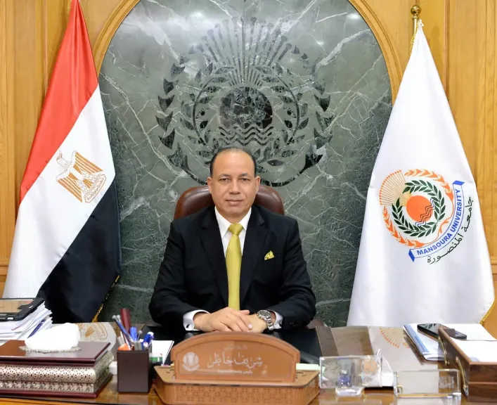 رئيس جامعة المنصورة يهنئ الرئيس عبدالفتاح السيسي والشعب المصري بافتتاح المتحف المصري رئيس جامعة المنصورة يهنئ الرئيس عبدالفتاح السيسي والشعب المصري بافتتاح المتحف المصري