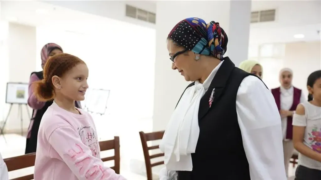 المستشارة أمل عمار تتابع فعاليات برنامج ”نورة” خلال جولتها بحي الأسمرات المستشارة أمل عمار تتابع فعاليات برنامج ”نورة” خلال جولتها بحي الأسمرات