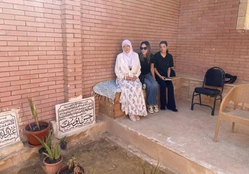 شمس البارودي تزور قبر زوجها الراحل حسن يوسف في ذكراه الأولى شمس البارودي تزور قبر زوجها الراحل حسن يوسف في ذكراه الأولى