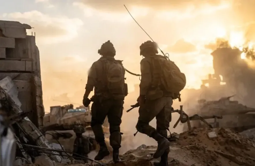 جندي إسرائيلي يضرم النار في نفسه أمام منزل مسؤول جندي إسرائيلي يضرم النار في نفسه أمام منزل مسؤول