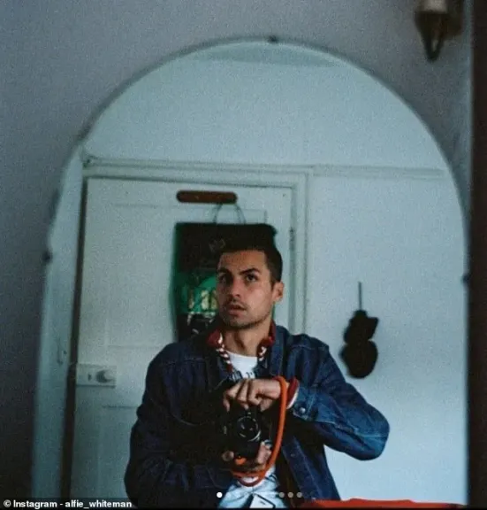 حارس مرمى توتنام يعتزل عالم الكرة للعمل كمخرج ومصور حارس مرمى توتنام يعتزل عالم الكرة للعمل كمخرج ومصور