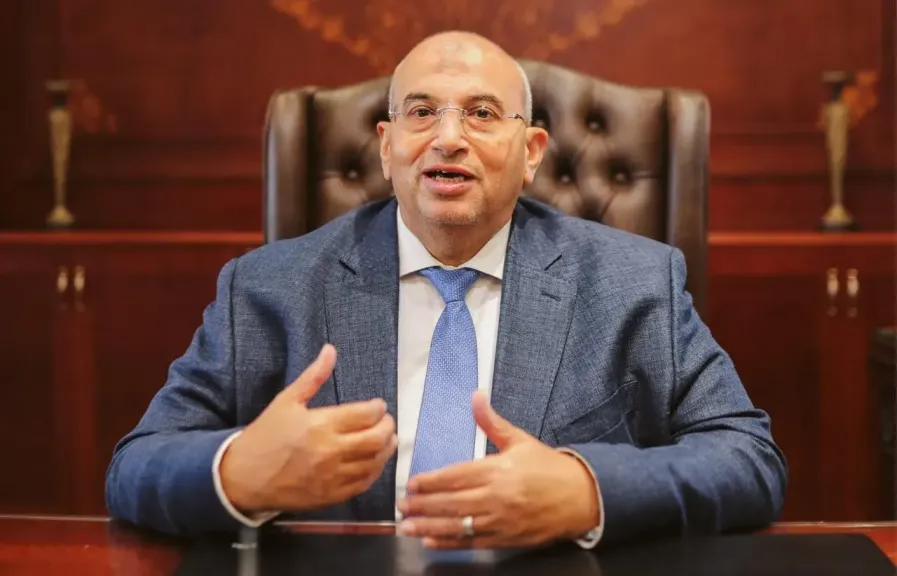 «خبراء الضرائب» تحذر: الإغراق الصيني يهدد صناعة زجاج السيارات في مصر