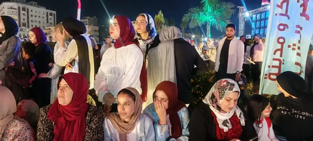 بالأعلام والألعاب النارية.. أهالي كفر الشيخ يحتفلون بافتتاح المتحف المصري الكبير