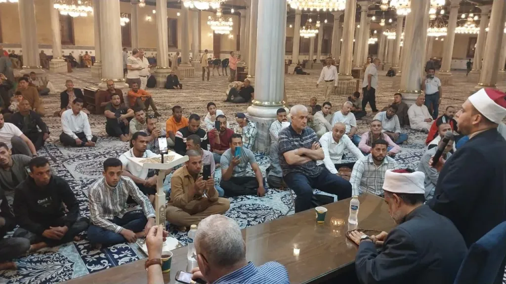 علماء دار الإفتاء يشرحون «أحكام الإجارة» ويجيبون عن أسئلة المواطنين ضمن المجالس... علماء دار الإفتاء يشرحون «أحكام الإجارة» ويجيبون عن أسئلة المواطنين ضمن المجالس الإفتائية بمختلف محافظات الجمهورية