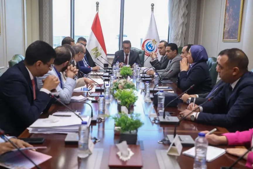 وزير الصحة يتابع ضوابط صرف الأجهزة التعويضية ضمن منظومة التأمين الصحي الشامل