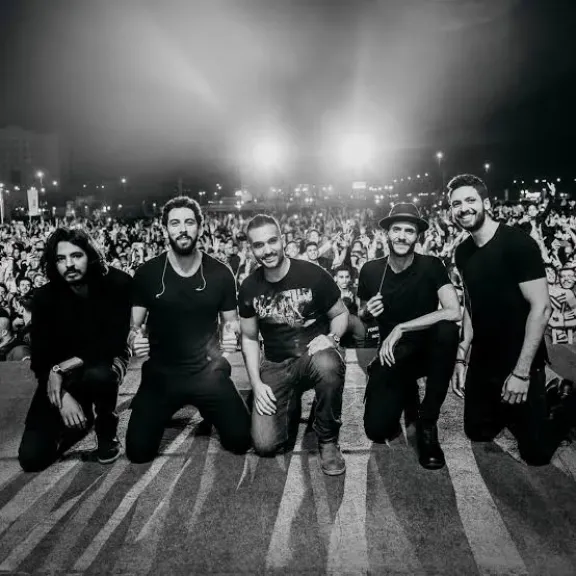 ”بحاجة إلى الوقت للوقوف إلى جانب بعضنا ” فريق كايروكي يعلن تأجيل جولتهم الغنائية في أوروبا