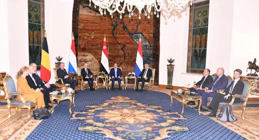 الرئيس السيسي ورؤساء وزراء دول البنلوكس يؤكدون على أهمية ملف المياه باعتباره... الرئيس السيسي ورؤساء وزراء دول البنلوكس يؤكدون على أهمية ملف المياه باعتباره جزءا لا يتجزأ من الأمن القومي المصري