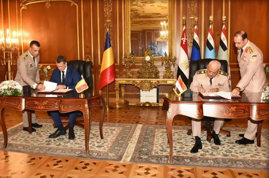 وزير الدفاع يلتقي نظيره الروماني وتوقيع مذكرة تفاهم فى مجال التعاون العسكري