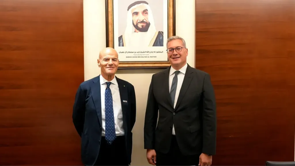 وزير البترول يبحث مع رئيس إيني تسريع برامج الاستكشاف والإنتاج ونقل الغاز... وزير البترول يبحث مع رئيس إيني تسريع برامج الاستكشاف والإنتاج ونقل الغاز القبرصي إلى مصر