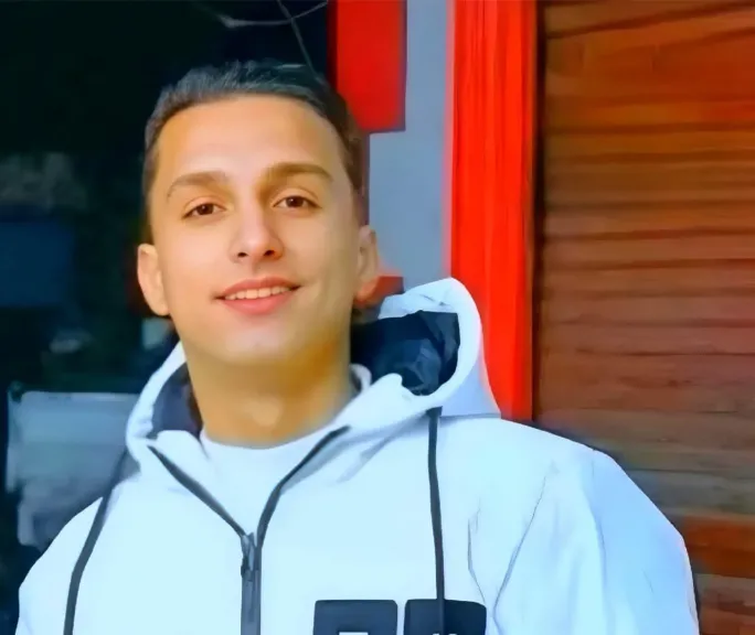 شاب يلقى حتـ.ـفه غد.رًا على يد صديق بالمنصورة