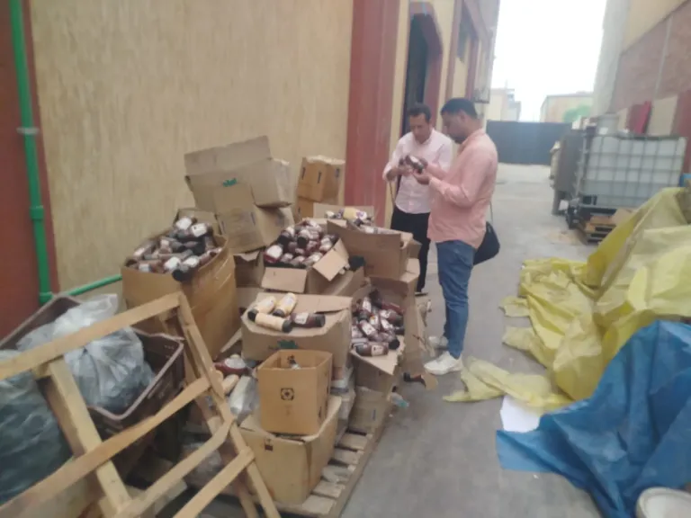 خلال حملة تفتيشية مفاجئة.. ضبط كيان مخالف لتصنيع المواد الغذائية بالسادات