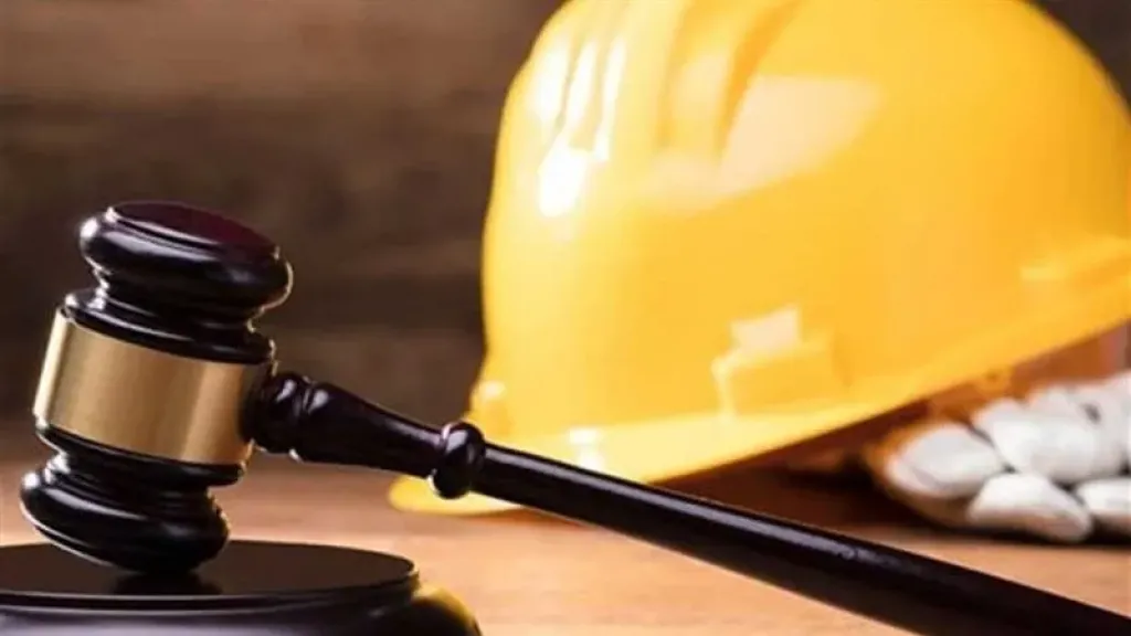 عقوبات الفصل التعسفي في قانون العمل 2025 وحقوق العاملين