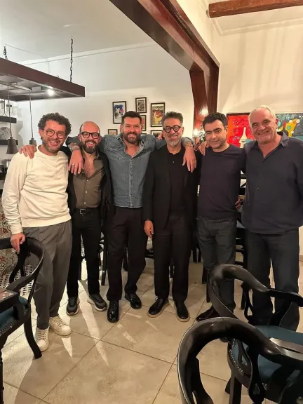 ”بحفل عشاء”... عمرو يوسف يحتفل بنجاح  أصدقاؤه من صناع أحتفالية المتحف الكبير