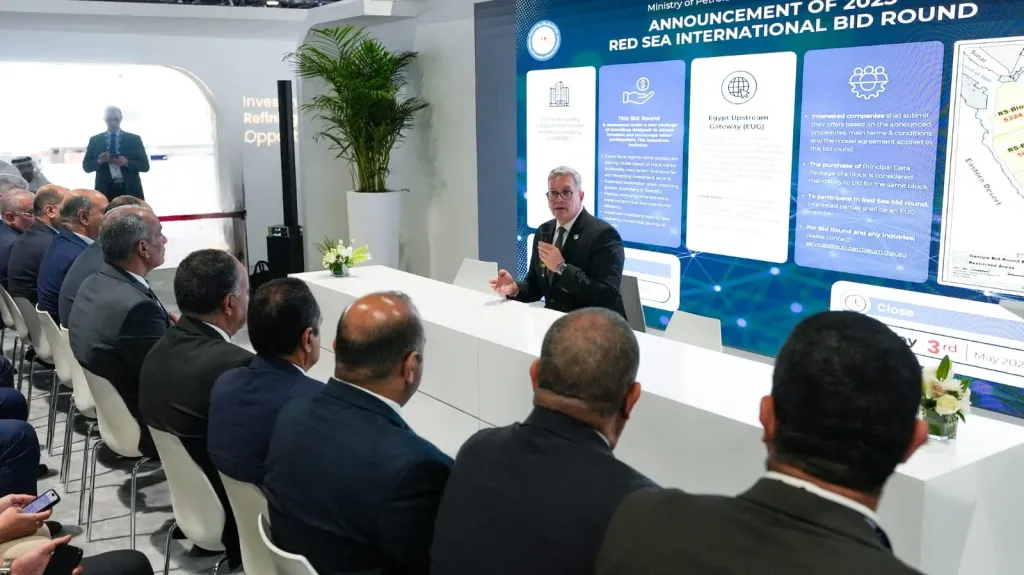 مصر تطلق مزايدة عالمية جديدة للبحث عن البترول والغاز في البحر الأحمر خلال أديبك 2025