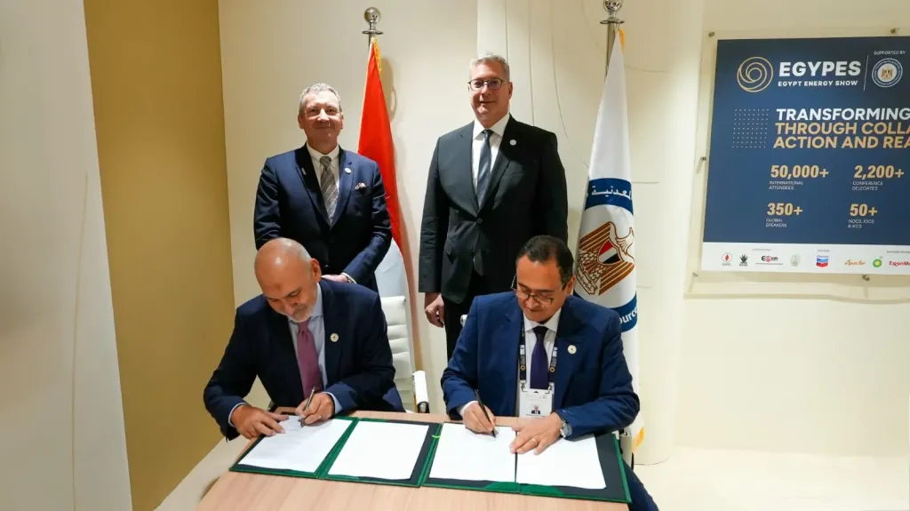 إكسون موبيل تتوسع في مصر وتستثمر في منطقة جديدة للبحث عن الغاز غرب حقل ظهر