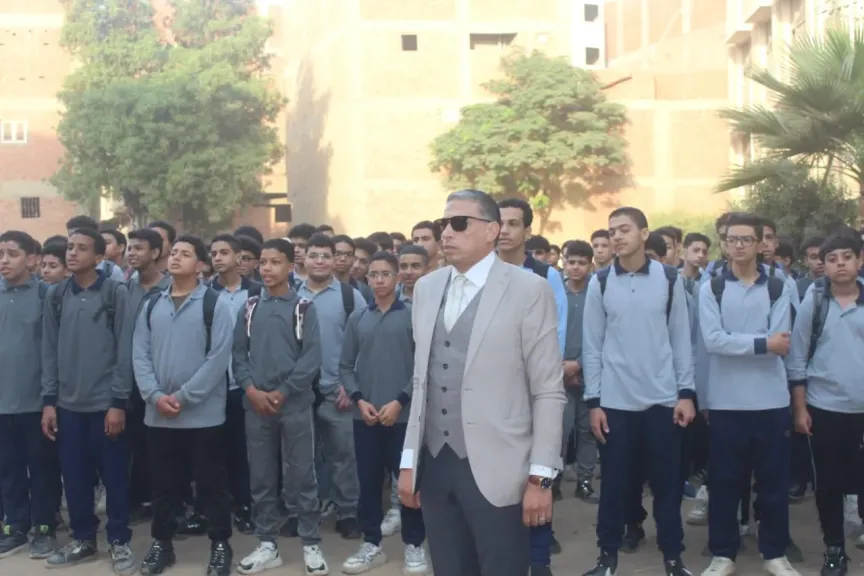 في جولة مفاجئة.. «عطية» يتفقد مدارس الوراق وشمال الجيزة ويؤكد: تطبيق لائحة الانضباط المدرسي ضد المخالفين