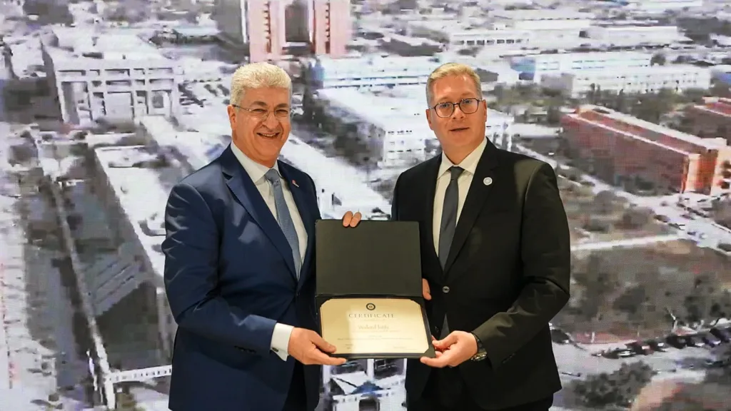 وزير البترول يكرم إنبي وبتروجت وصان مصر لتصدرهم تصنيف ENR العالمي في أديبك 2025