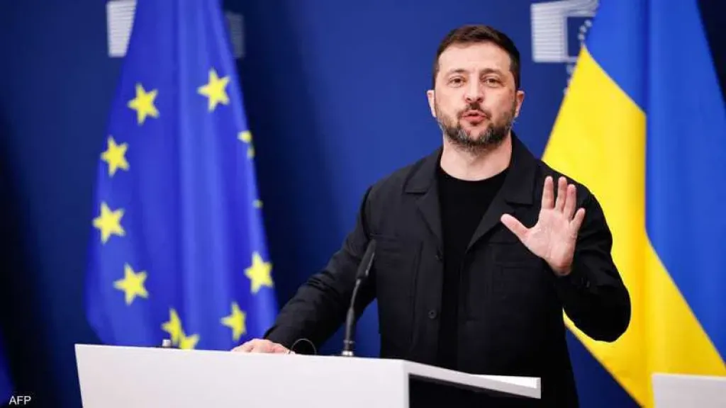 بعد تسريب محادثات دبلوماسية سرية.. زيلينسكي ينفي علمه بخطة السلام الأوروبية لوقف الحرب