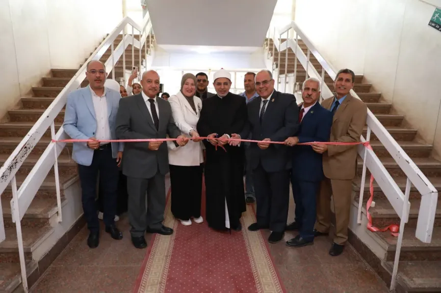 بتخفيصات 25٪...رئيس جامعة الأزهر يفتتح معرض للكتاب بكلية الدراسات الإسلامية للبنات بالقاهرة