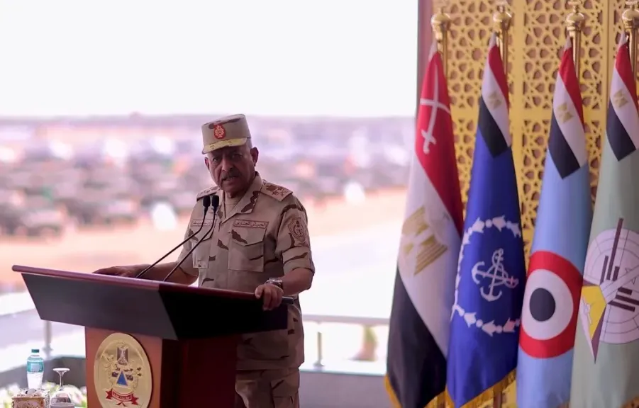 وزير الدفاع يشهد إجراءات تفتيش الحرب ورفع الكفاءة القتالية لأحد تشكيلات المنطقة المركزية العسكرية .. ويؤكد: لن نتهاون في الدفاع عن حدود مصر