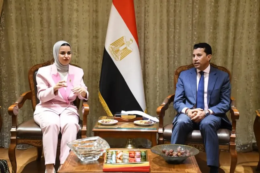 وزير الشباب والرياضة يلتقي وزيرة  شؤون الشباب بدولة البحرين