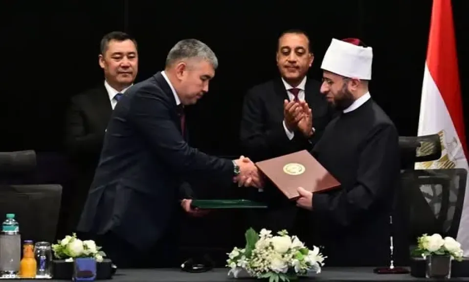 رئيس الجمهورية القيرغيزية ورئيس الوزراء يشهدان توقيع عدد من الاتفاقيات لتعزيز التعاون بين البلدين