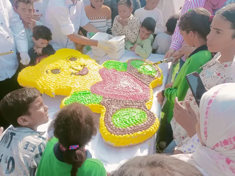 حقل رأس بدران يرسم البسمة على وجوه الطلاب الأيتام في أبورديس