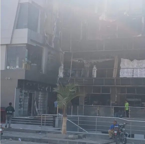 توقف مفاجئ لأعمال ترميم مول الكرامة.. هل اشتعل الحريق بفعل فاعل؟