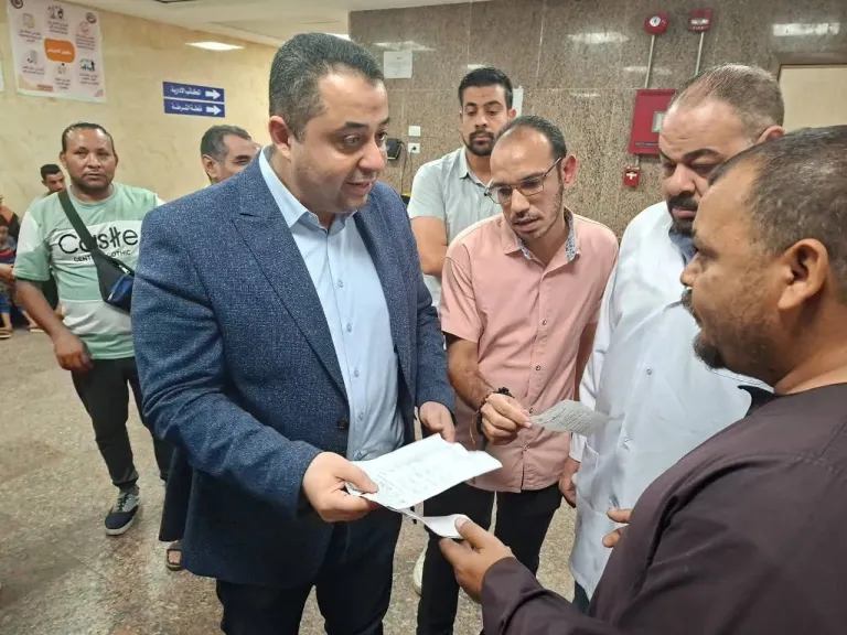 خلال زيارة مفاجئة ليلًا.. إحالة عدد من العاملين بمستشفى نجع حمادي بقنا للتحقيق