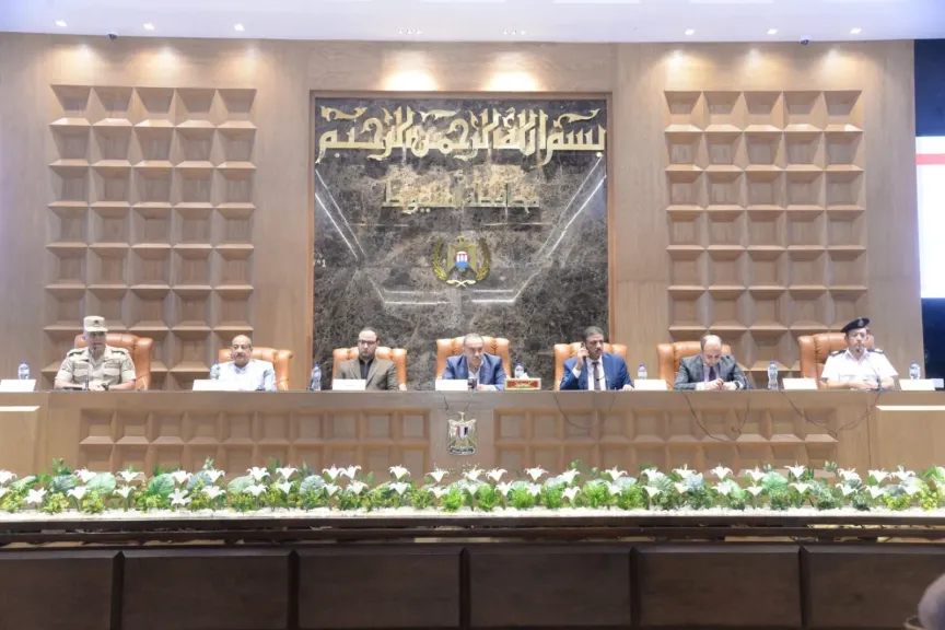 محافظ أسيوط يترأس جلسة التنفيذي ويؤكد على دعم الفئات الأولى بالرعاية واستكمال مشروعات التنمية