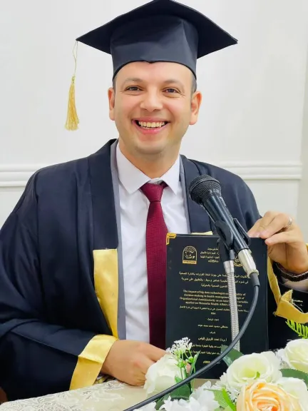 وكيل وزارة الصحة بالمنوفية يهنئ الدكتور مصطفى عبادة لحصوله على درجة الدكتوراة بامتياز مع مرتبة الشرف