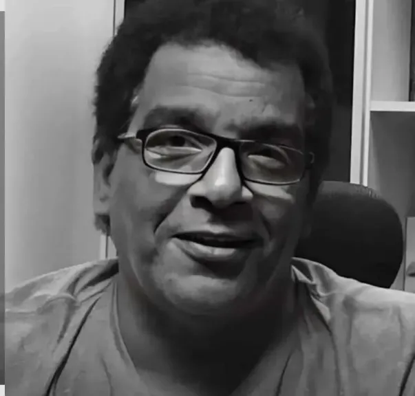 تشييع جثمان السيناريست أحمد عبد الله اليوم من مسجد السراج المنير