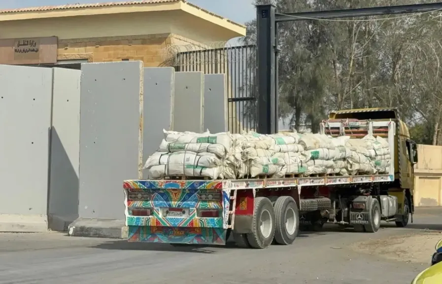 المساعدات الإنسانية السعودية تواصل التدفق إلى داخل الأراضي الفلسطينية في قطاع غزة